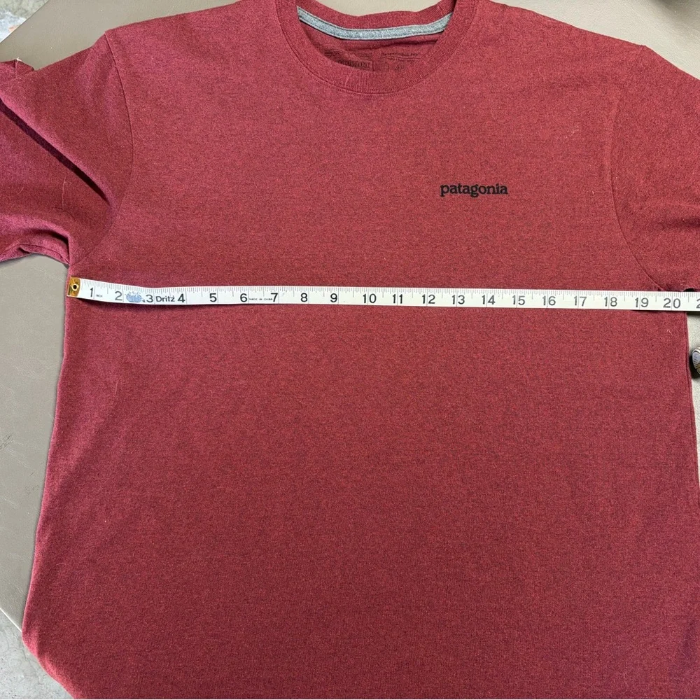 Patagonia red crewneck tee with grey trim - Picture 5 of 7